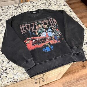 BARELY WORN- Abercrombie Crewneck